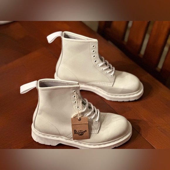 Dr. Martens Shoes - Dr. Martins Women’s Size 8 White Lace Up Boot NWT